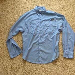 Used Men’s Columbia Omni Shade PFG shirt. Size Small, light blue